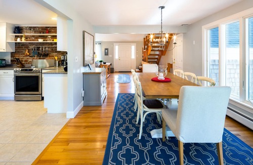North Chatham House | Stylish Cape in North Chatham ~ Walk to Private Neighborhood Beach