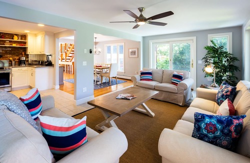North Chatham House | Stylish Cape in North Chatham ~ Walk to Private Neighborhood Beach