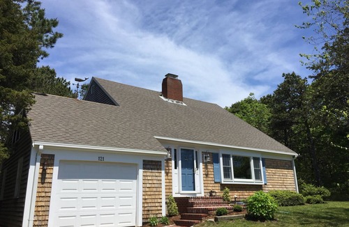 North Chatham House | Stylish Cape in North Chatham ~ Walk to Private Neighborhood Beach