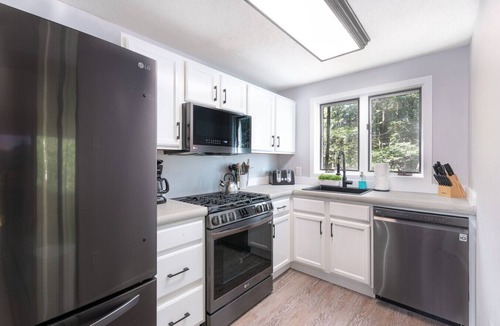 North Conway Villa | Stylish family fun-Cranmore Mountain-AC-Fireplace