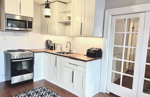 Perth Apartment | Stylish Heritage Downtown Gem near Stewart Park and Tay Basin