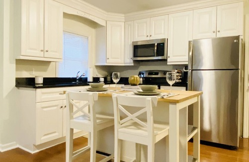 Stamford Cottage | Stylish Loft with Parking Near NYC + Hospital