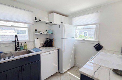North Truro Cottage | Stylish & Modern 2BD Bayfront Cottage-Water Views, Direct Beach Access, A/C, Shorter Stays Available!