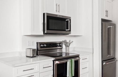 Old Port Apartment | Stylish Old Port 2BR, Walk to Everything