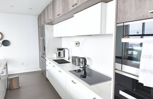 Central Waterfront Apartment | Stylish Penthouse Downtown Toronto! Brand New!