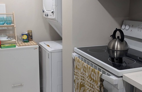 Stoney Creek Apartment | Stylish Private Studio in Quiet Neighborhood + Free Parking