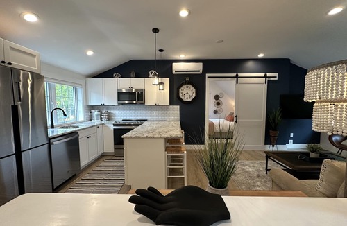 Tisbury Apartment | Stylish renovated apartment, 2 miles from town, private gardens & fire pit
