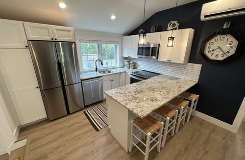 Tisbury Apartment | Stylish renovated apartment, 2 miles from town, private gardens & fire pit
