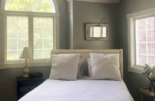 North Stonington House | Stylish retreat near Mystic, Foxwoods, vineyards…