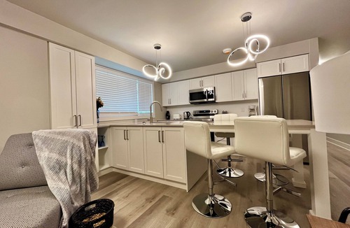 Vanier North Apartment | Stylish Summer Stay – 3BR Near uOttawa & Downtown (All-Inclusive)