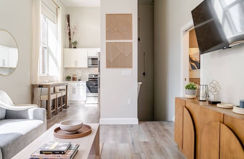 Downtown Apartment | Stylish Wooster Square Home Walk to Yale