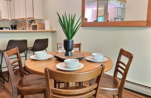 Killington House | SugarBear- Pool, AC, Sauna, Gym, Tennis!