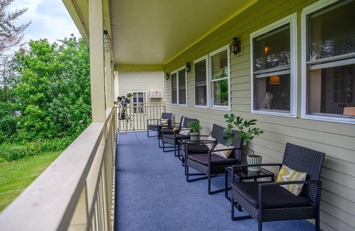 Stowe Bed & Breakfast | Sugarloaf Mountain+Breakfast @ Brass Lantern Inn