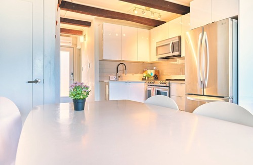 Wainfleet Cottage | Suite 201: Beautiful 3-Bedroom Beachfront Townhouse