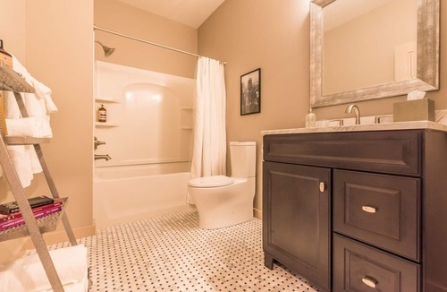 Glendale Apartment | Suite 4 - Quiet and private accommodations in a country setting.