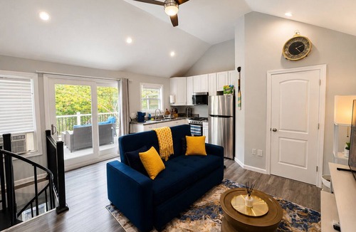 South Britain House | Sumak Kawsay - Life in harmony. Waterfront Hot Tub + NYC