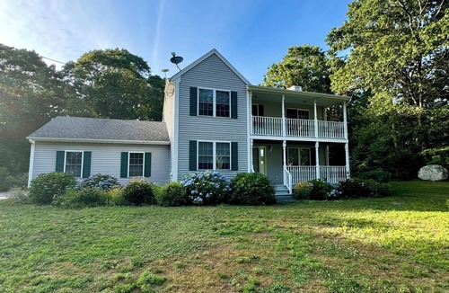Charlestown House | Summer Beach Rental w/Beach Pass - 3 bed/3 bath