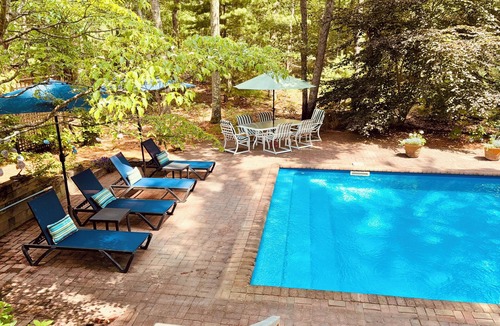 Northwest Harbor House | Summer Beckons in Fantastic East Hampton 3600 sf Airy Hideaway 4 bedroom 4 bath