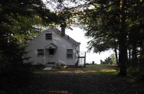 Laconia Cottage | Summer Breeze on Lake Winnisquam. Pet Friendly!