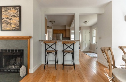 Fifth Ward House | Summer by the Beach, Cliff Walk & the Mansions!