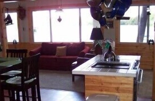 Strafford Cottage | Summer Cottage on Secluded Lake