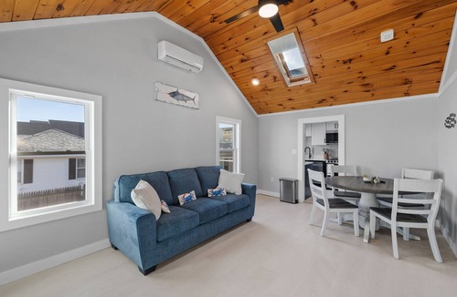 Hampton Cottage | Summer Escape Close to Beach, Ocean, Shops