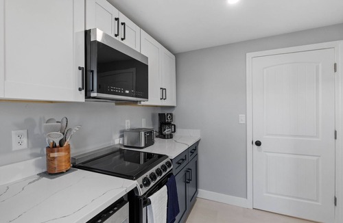 Hampton Cottage | Summer Escape Close to Beach, Ocean, Shops