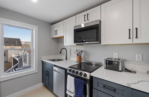 Hampton Cottage | Summer Escape Close to Beach, Ocean, Shops
