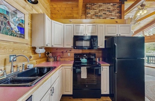 Naples House | Summer Fun, Lake View, Firepit, Outdoor grilling, walk to the lake