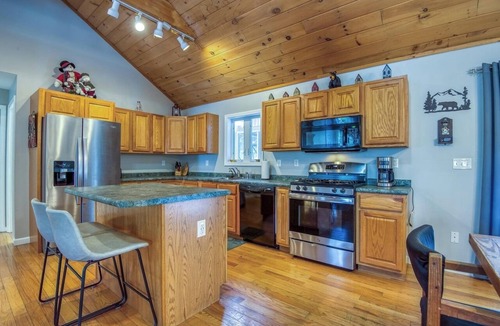 Conway House | Summer Getaway in White Mountain with Lake and Beach Access. Nearby Hiking.