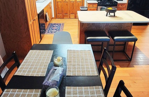 Mount Pocono House | Summer Getaway! King Bed, Big Yard w FirePit, Patio w BBQ Grill, Ping Pong!