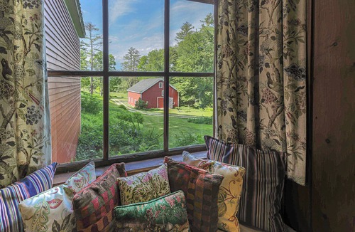 Chocorua House | Summer Getaway with Private Lake Access