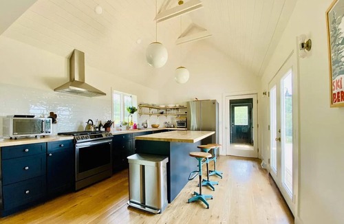 Town of Copake House | Summer rental 4Br - Big views + Pond, 10 acres bwtn Hudson and Great Barrington