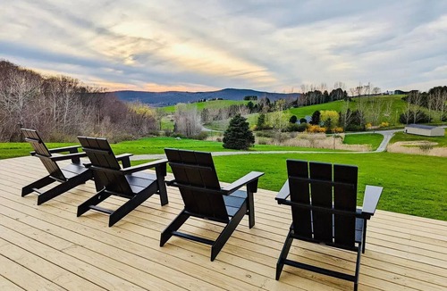 Town of Copake House | Summer rental 4Br - Big views + Pond, 10 acres bwtn Hudson and Great Barrington