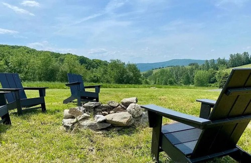 Town of Copake House | Summer rental 4Br - Big views + Pond, 10 acres bwtn Hudson and Great Barrington