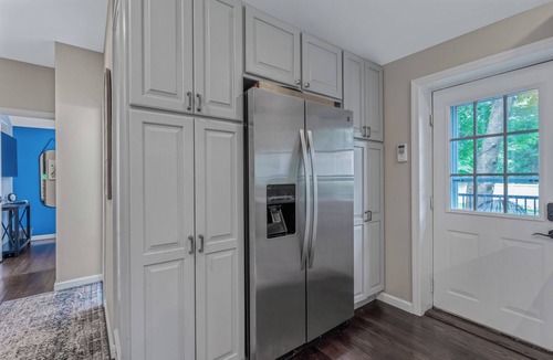 Centereach House | Summer Retreat: Private Jacuzzi, Game room & more