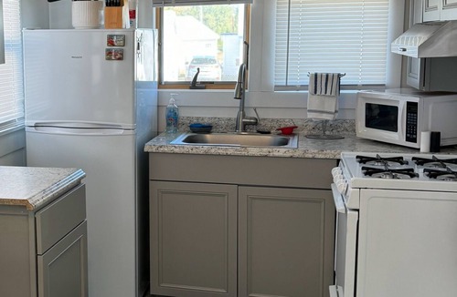 Wells Cottage | Summer Sea Cottage in WATERCREST near beaches and restaurants