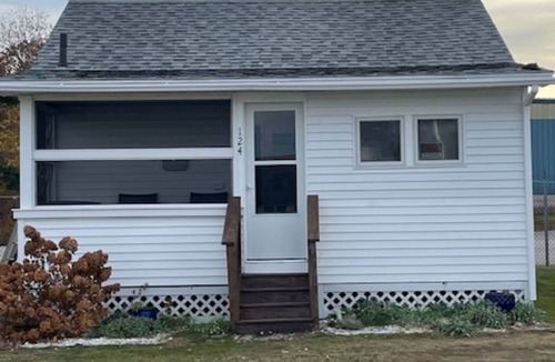 Wells Cottage | Summer Sea Cottage in WATERCREST near beaches and restaurants