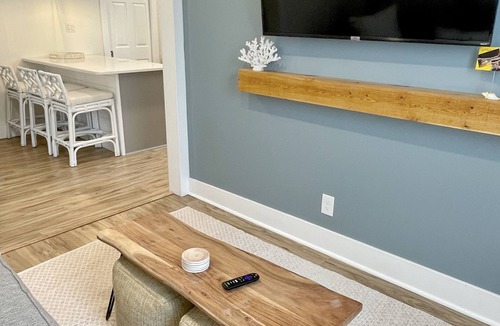 Hampton Cottage | Summer Wind cottage - newly renovated - sleeps 6