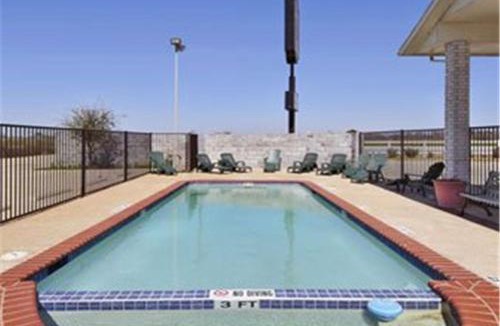 Hempstead Hotel | Summit Inn Hempstead