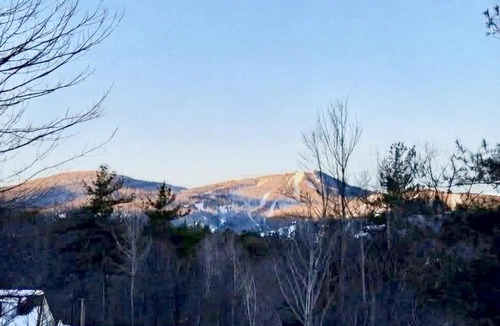 Gilford House | Summit View Chale, Firepit & Mtn Views, Winni