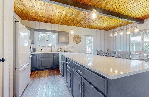 Stratton Mountain House | Summit View | Mtn/ski-view townhouse with heated pool, wood stove, grill, W/D