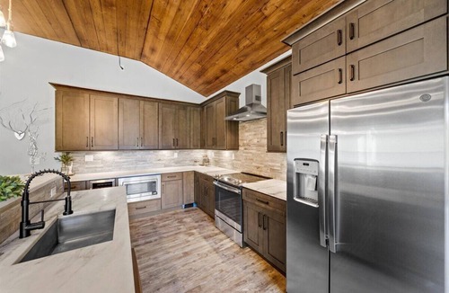 Stratton Mountain House | Summit View Ski and Golf Retreat w/hot tub & Sauna