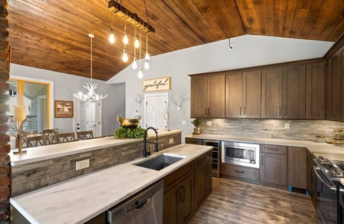 Stratton Mountain House | Summit View Ski and Golf Retreat w/hot tub & Sauna