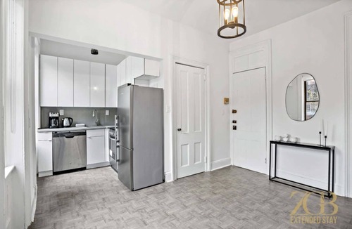 Chelsea Apartment | Sun-Filled Brownstone Apt in Prime Chelsea