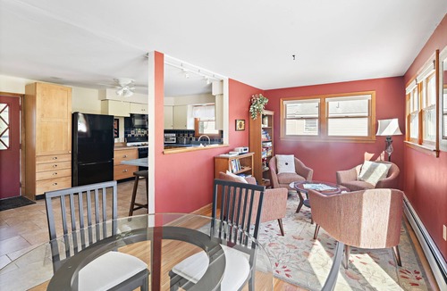 Lee House | Sun-Filled Lenox Retreat - Minutes to Tanglewood!