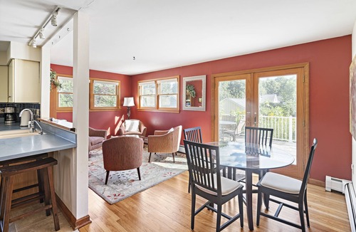 Lee House | Sun-Filled Lenox Retreat - Minutes to Tanglewood!