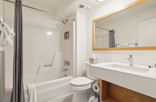 Bromley Mountain Hotel | Sun Lodge, an Ascend Collection Hotel