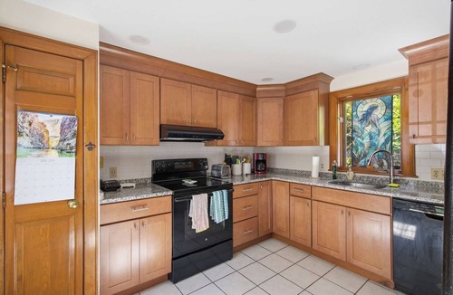 East Falmouth House | Sun, Swim & Stay | Heated Pool + Firepit