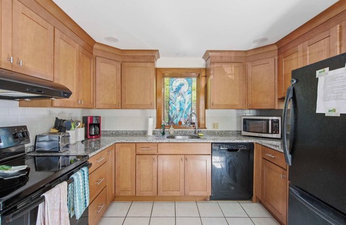 East Falmouth House | Sun, Swim & Stay | Heated Pool + Firepit